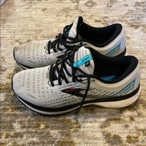 Men’s Brooks sneakers